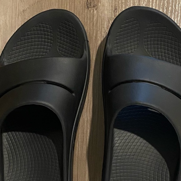 OOFOS Unisex ooahh black recovery slide US Men's 9 Women's 11 EU 42 - Picture 4 of 8